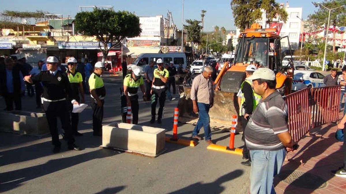Mersin\'de Tarihi Köprüyü Trafiğe Kapatma Tartışması