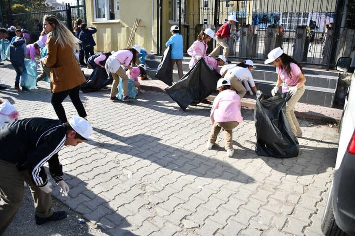 Minik Öğrencilerden Örnek Davranış