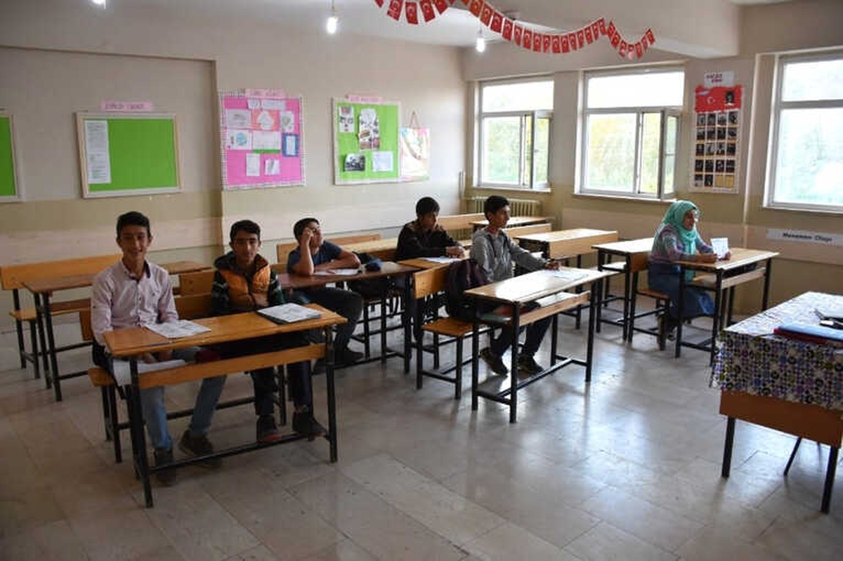 Muş\'ta 28 Öğrenci Hepatit A Virüsünden Hastaneye Kaldırıldı