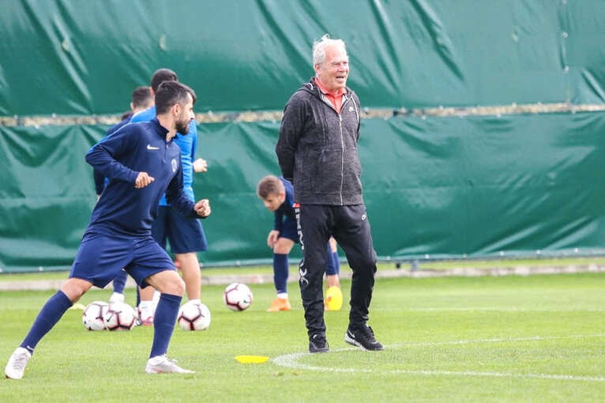 Mustafa Denizli: "Sıralama Olarak İyi Yerdeyiz"