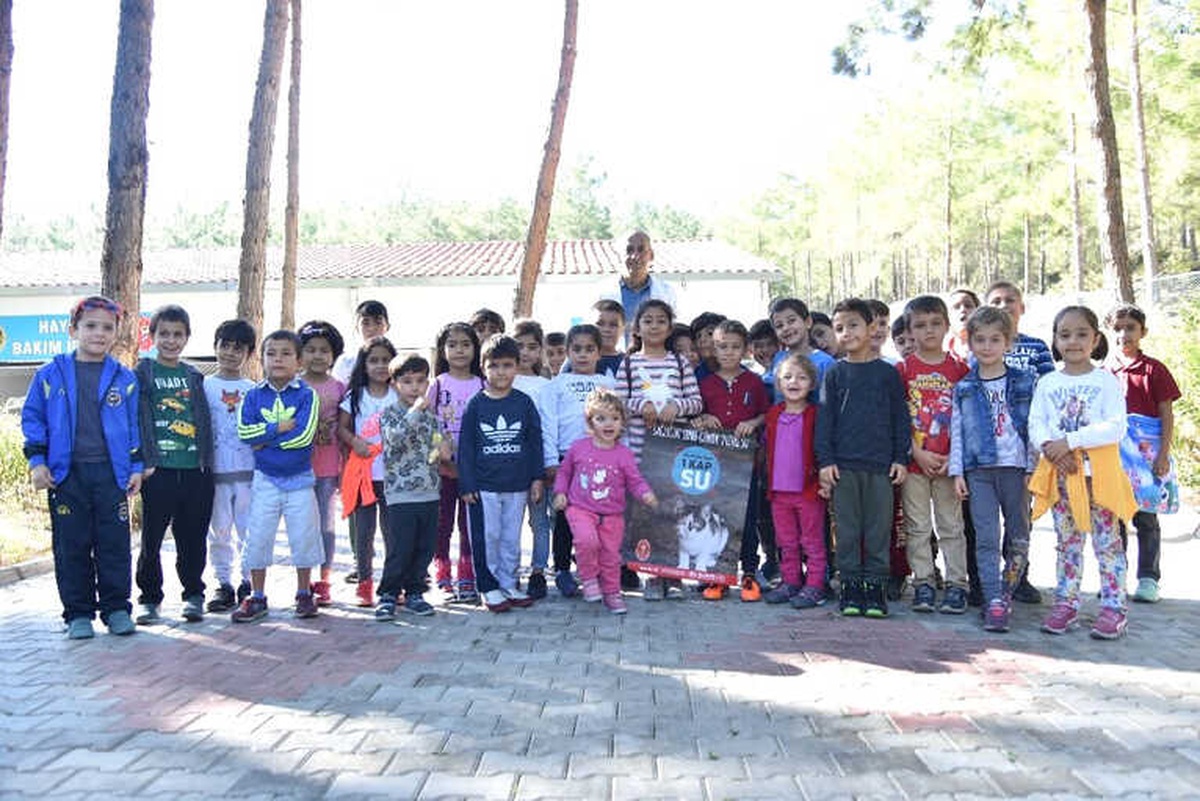 Öğrenciler Hayvan Bakım Merkezini Gezdi