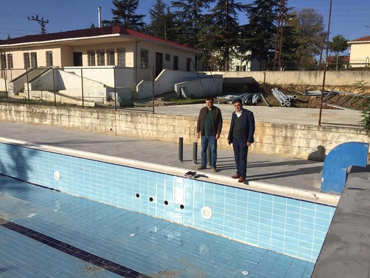 Pazaryeri\'nde Açık Yüzme Havuzunun Çalışmaları Devam Ediyor