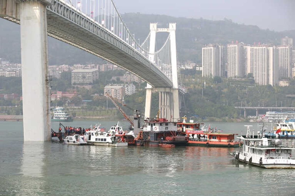 Seyir Halindeki Otobüste Yolcuyla Şoför Kavga Etti: 15 Ölü