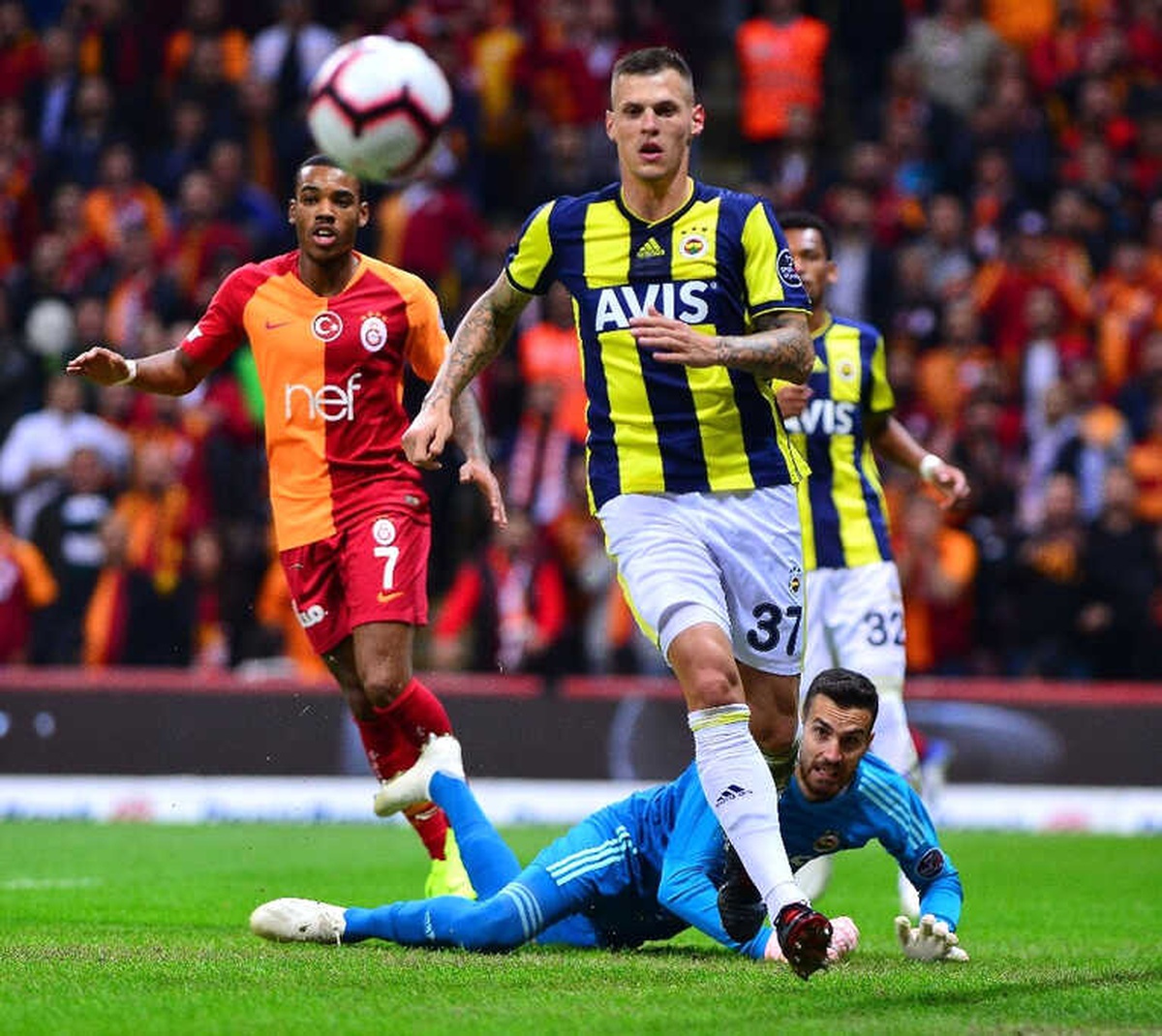 Spor Toto Süper Lig: Galatasaray: 1 - Fenerbahçe: 0 (İlk Yarı)