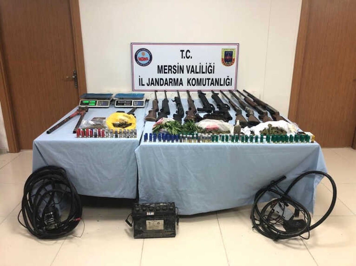 Tarsus\'ta Uyuşturucu Operasyonu: 3 Gözaltı