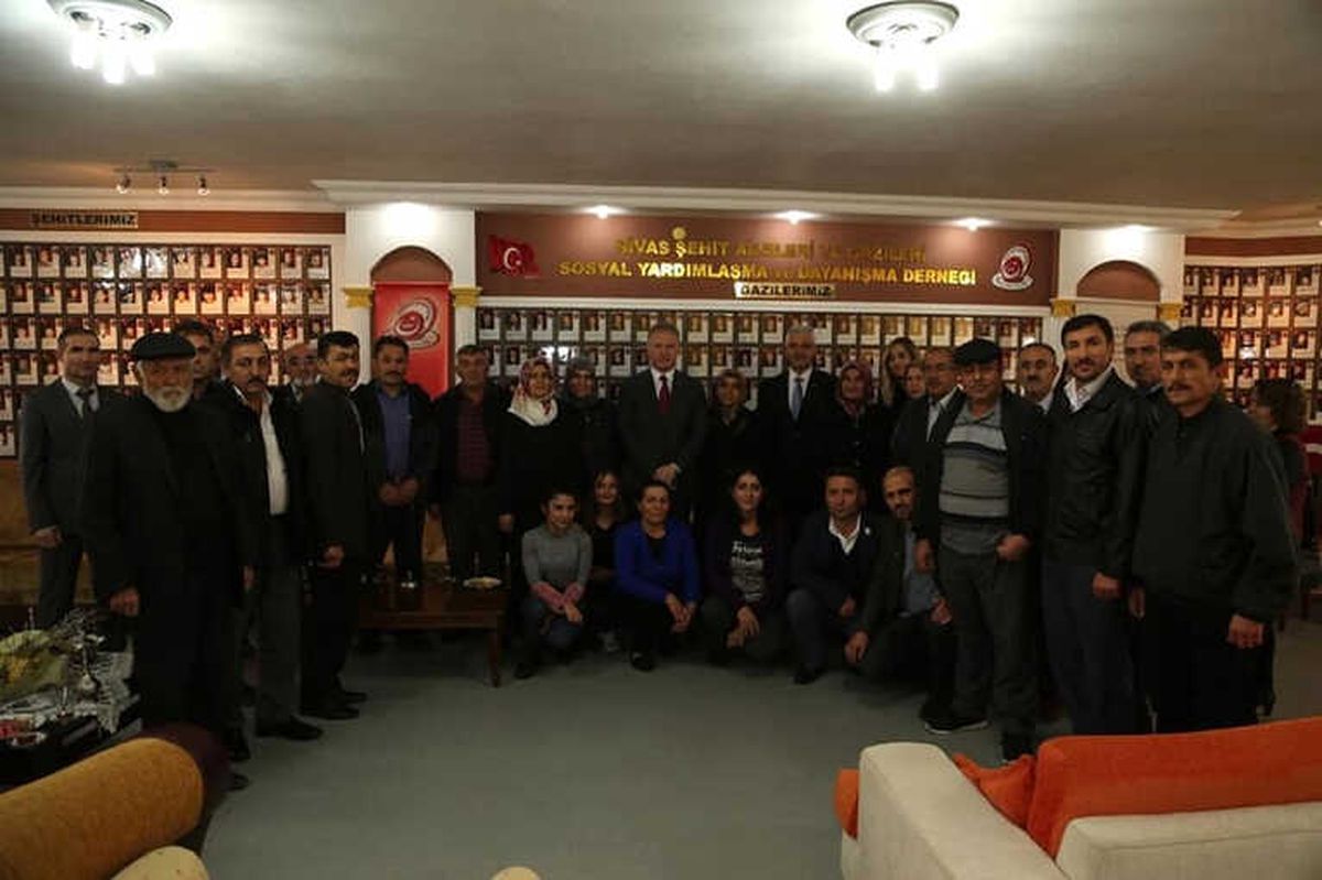 Tayini Çıkan Validen Şehit Ailelerine ve Engellilere Anlamlı Bağış