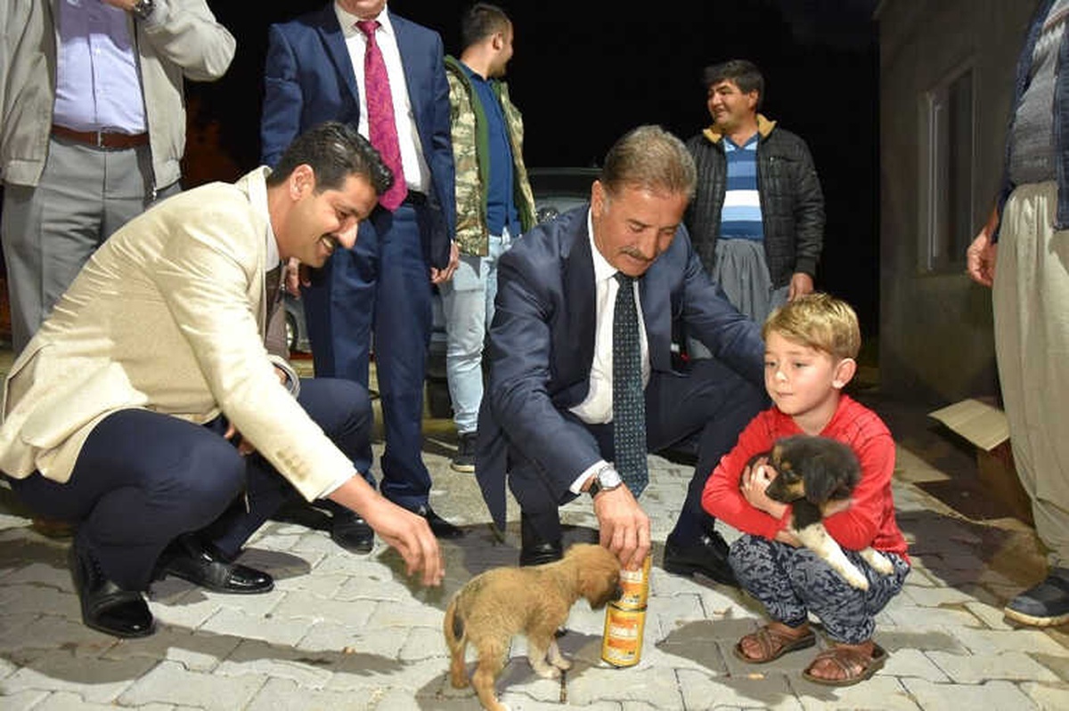 Tuna, Köpeği Vurulan Emirhan\'a Yavru Köpek Hediye Etti