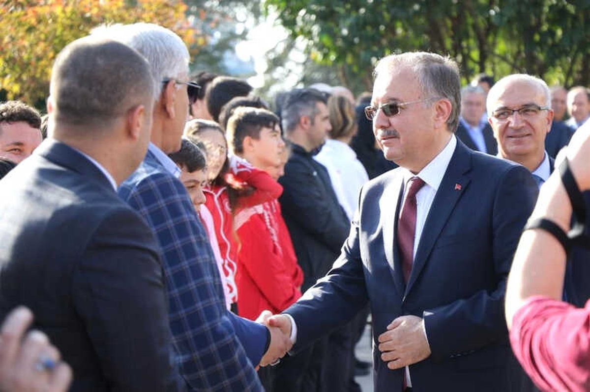 Vali Özdemir Edirne\'ye Veda Etti, Protokolde Uzun Kuyruklar Oluştu