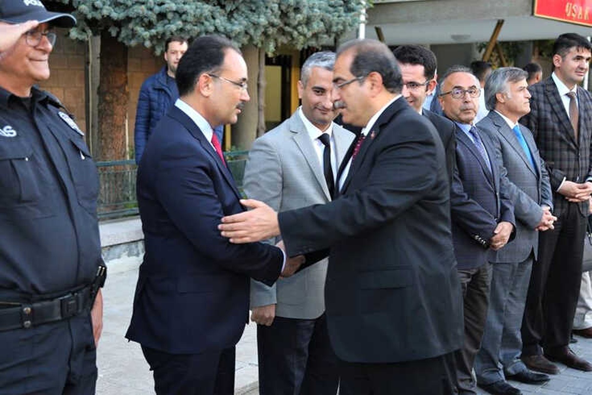 Vali Salim Demir, Uşak\'tan Uğurlandı