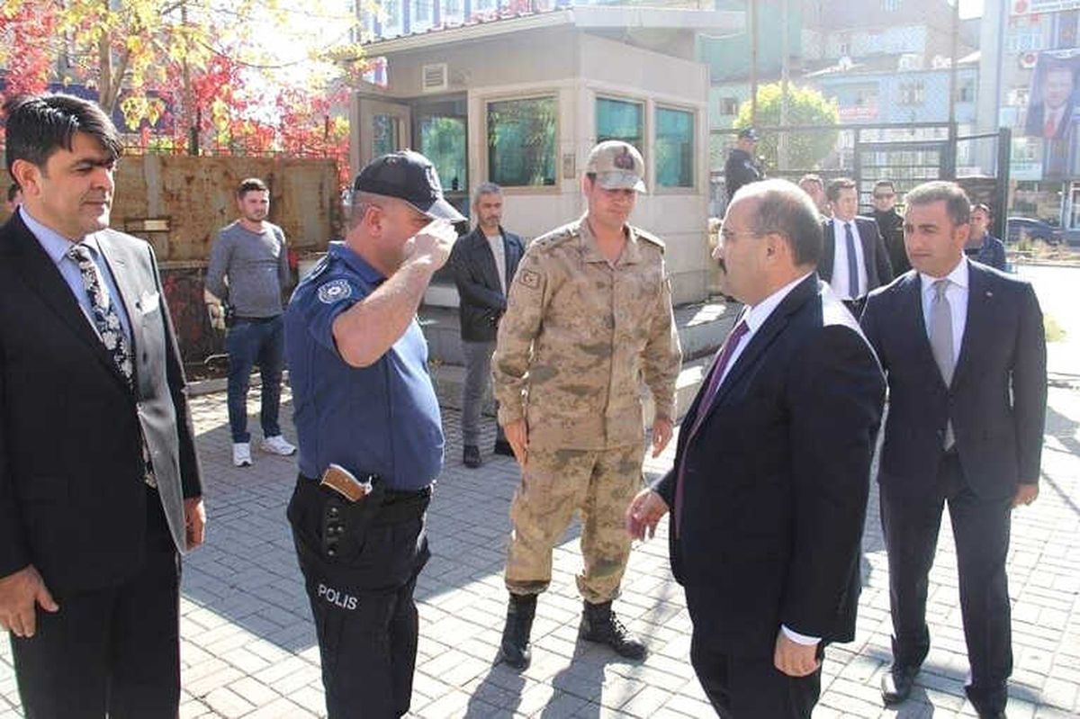 Vali Ustaoğlu\'ndan Veda Ziyaretleri
