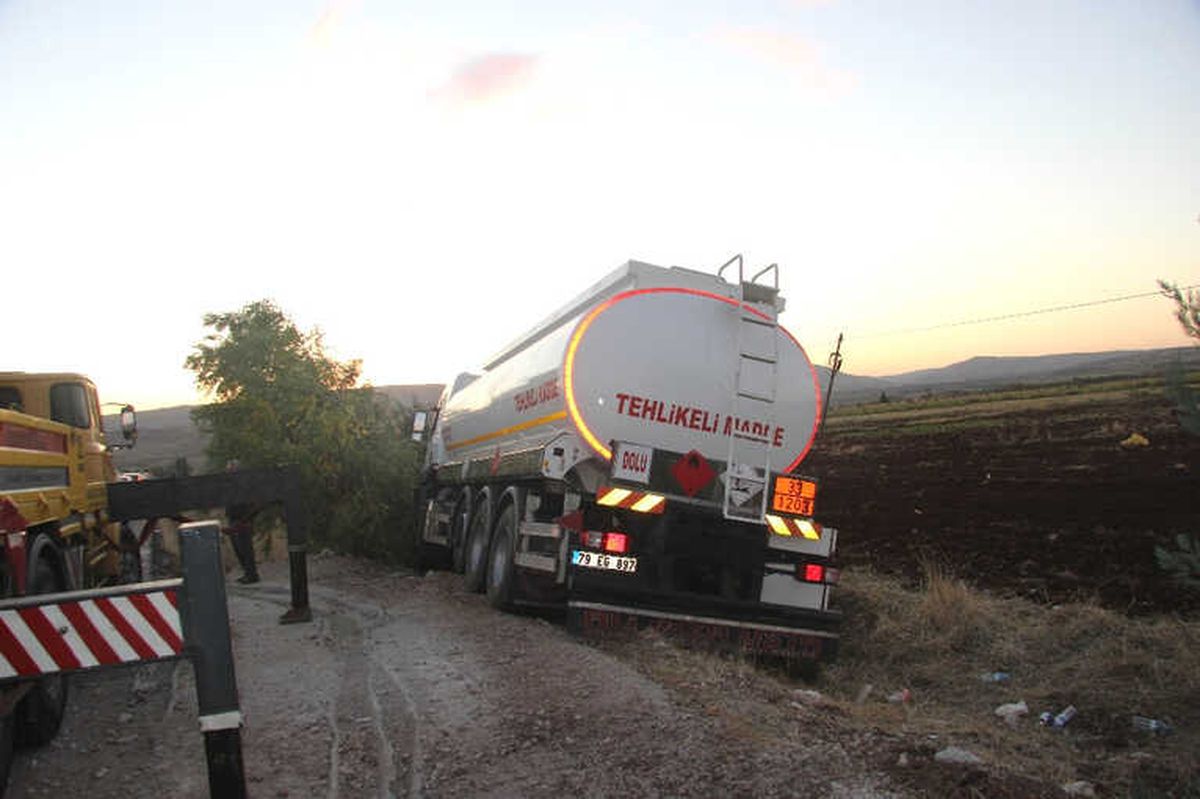 Yakıt Tankeri Radar Aracına Çarptı: 1 Polis Yaralı