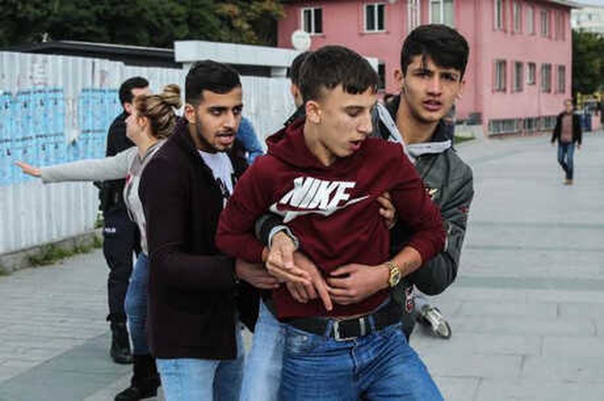 Yeniden) - Adliye Önünde "Yan Baktın" Kavgası