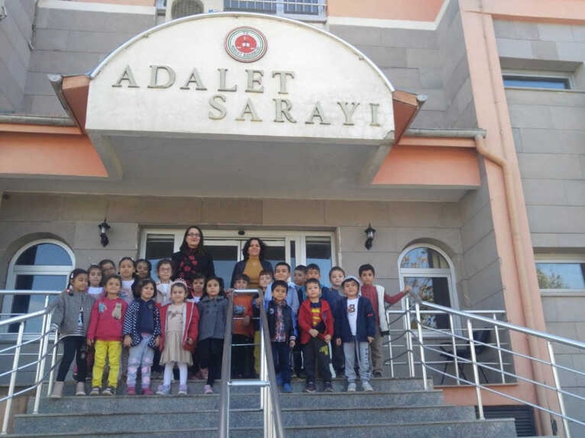 Anaokulu Öğrencileri Adliyeyi Gezdi