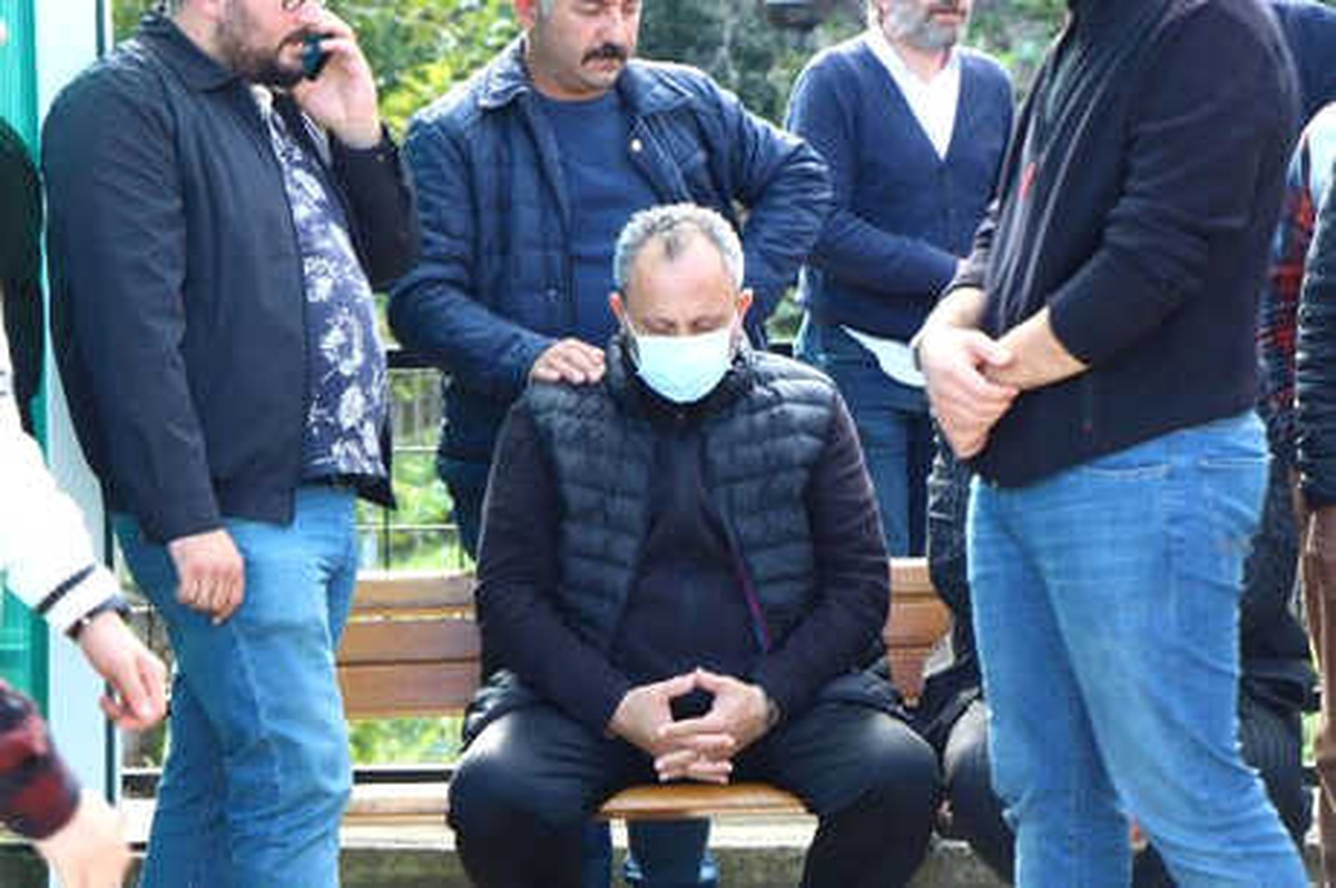 Arkadaşının Şakalaşırken Attığı Yumrukla Ölen Liseli Buğra Toprağa Verildi