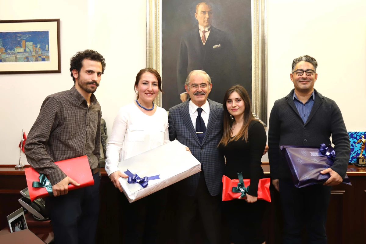 Başkan Büyükerşen\'den Başarılı Yazarlara Ödül