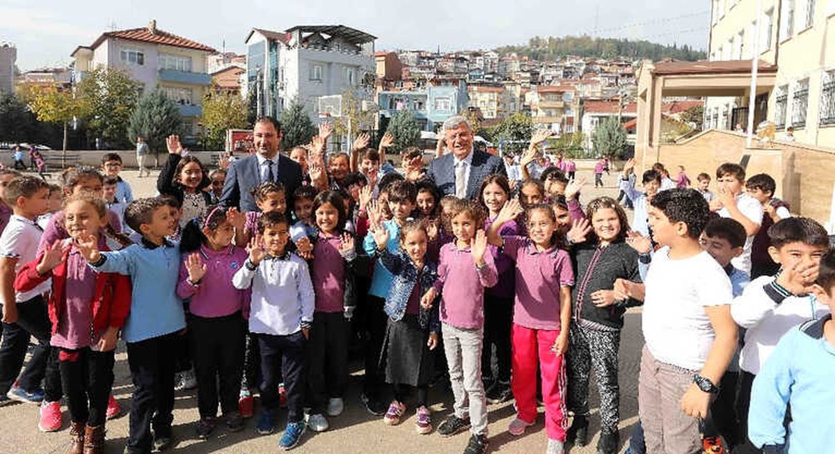 Başkan Karaosmanoğlu, "Anneye Hizmet Millete Hizmettir"