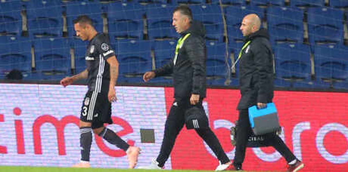 Beşiktaş\'ta Adriano Şoku!