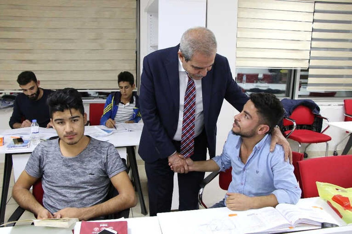 Demirkol\'dan KPSS\'ye Hazırlanan Adaylara Moral Ziyareti