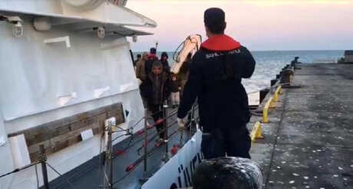 Dikili\'de 27 Kaçak Göçmen Yakalandı