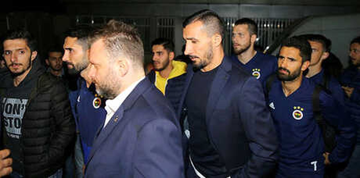 Fenerbahçe Kafilesi, Koray Şener İçin Hastaneye Gitti!
