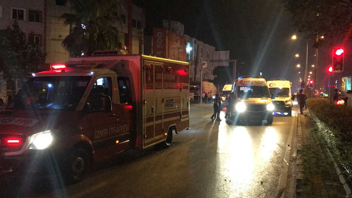 İtfaiye Aracı ile Hafif Ticari Araç Çarpıştı: 9 Yaralı