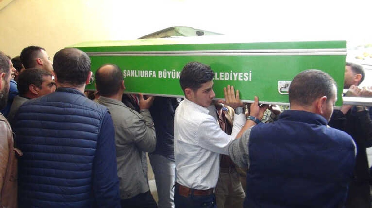 Kazada Ölen İbrahim Tatlıses\'in Akrabaları Defnedildi