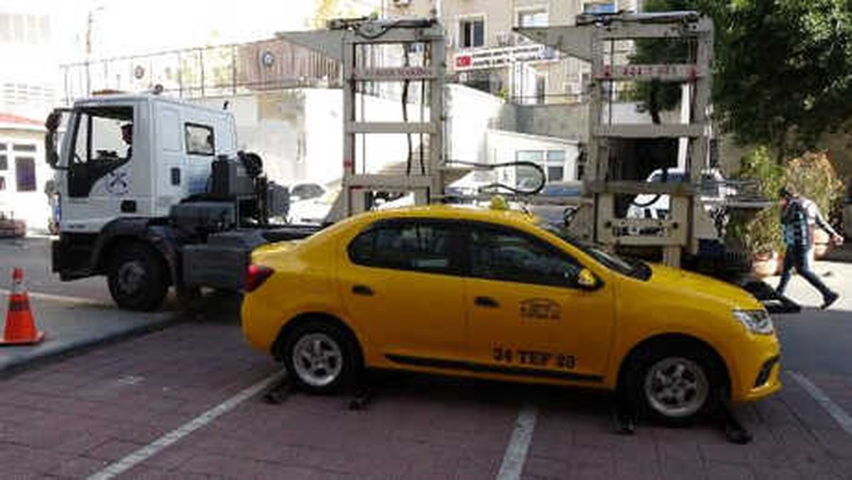 Kısa Mesafe\' Gerekçesiyle Yolcu Almadığı İddia Edilen Taksi Trafikten Men Edildi