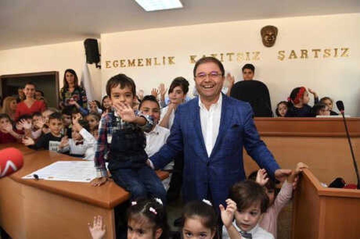 Maltepe\'de Kürsü Çocukların