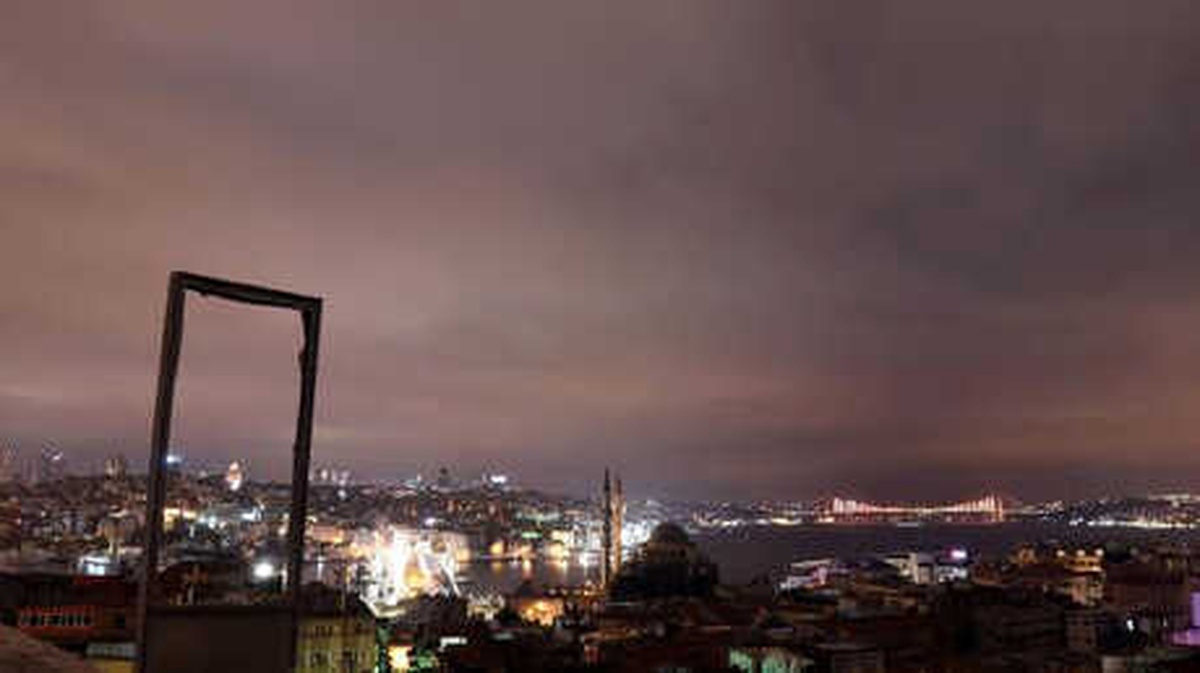 Şehitler Köprüsü Turuncuya Büründü