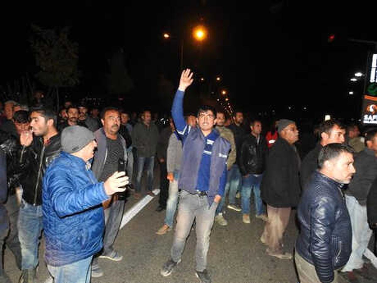 Şeker Fabrikasından Paralarını Alamayan Nakliyeci Ve Çiftçiler Yol Kapattı (2)- Yeniden