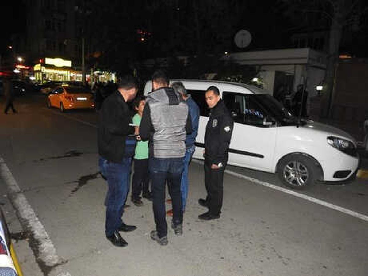 Sokak Ortasında Kız Arkadaşını Bıçaklayıp Kaçtı