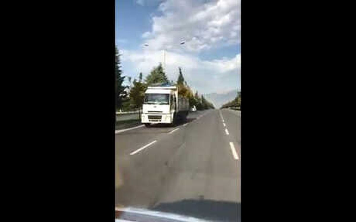 Ters Şeritte İlerleyen Kamyon Trafiği Tehlikeye Soktu