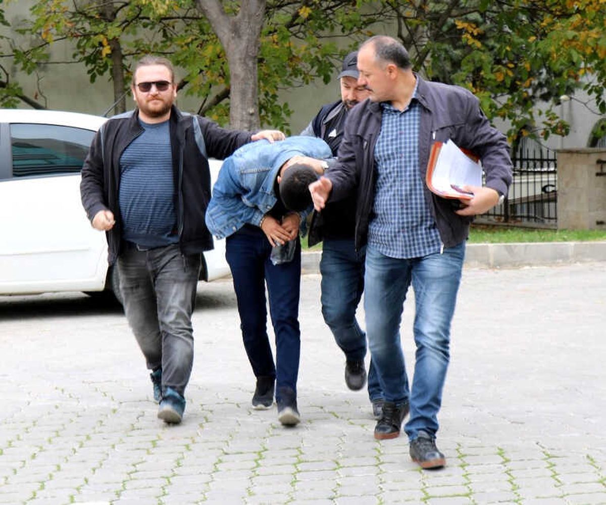 Üvey Baba ve Oğlu Gençleri Zehirleyemeden Yakalandı