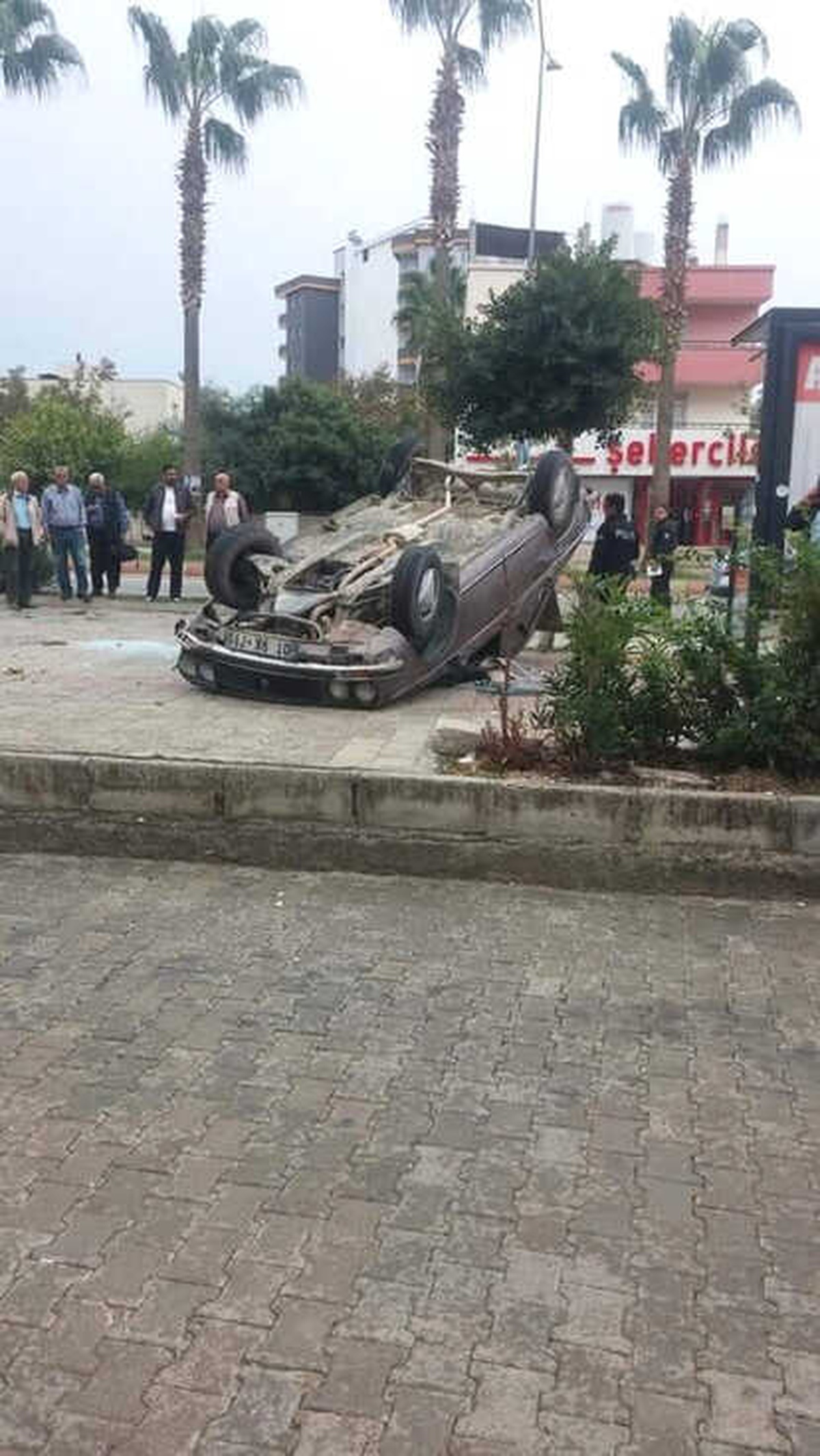 Adana\'da Otomobil Takla Attı: 2 Yaralı