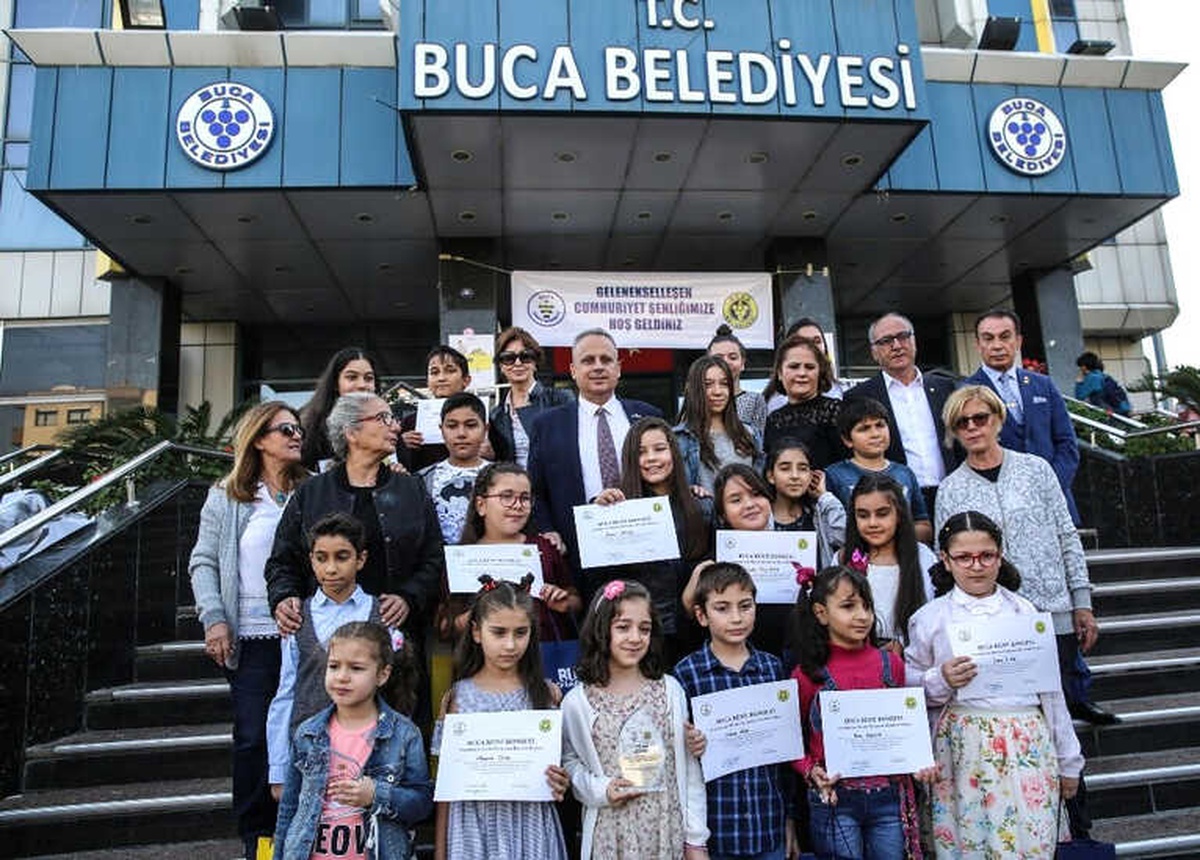 Buca\'da Cumhuriyet Coşkusu Sürüyor