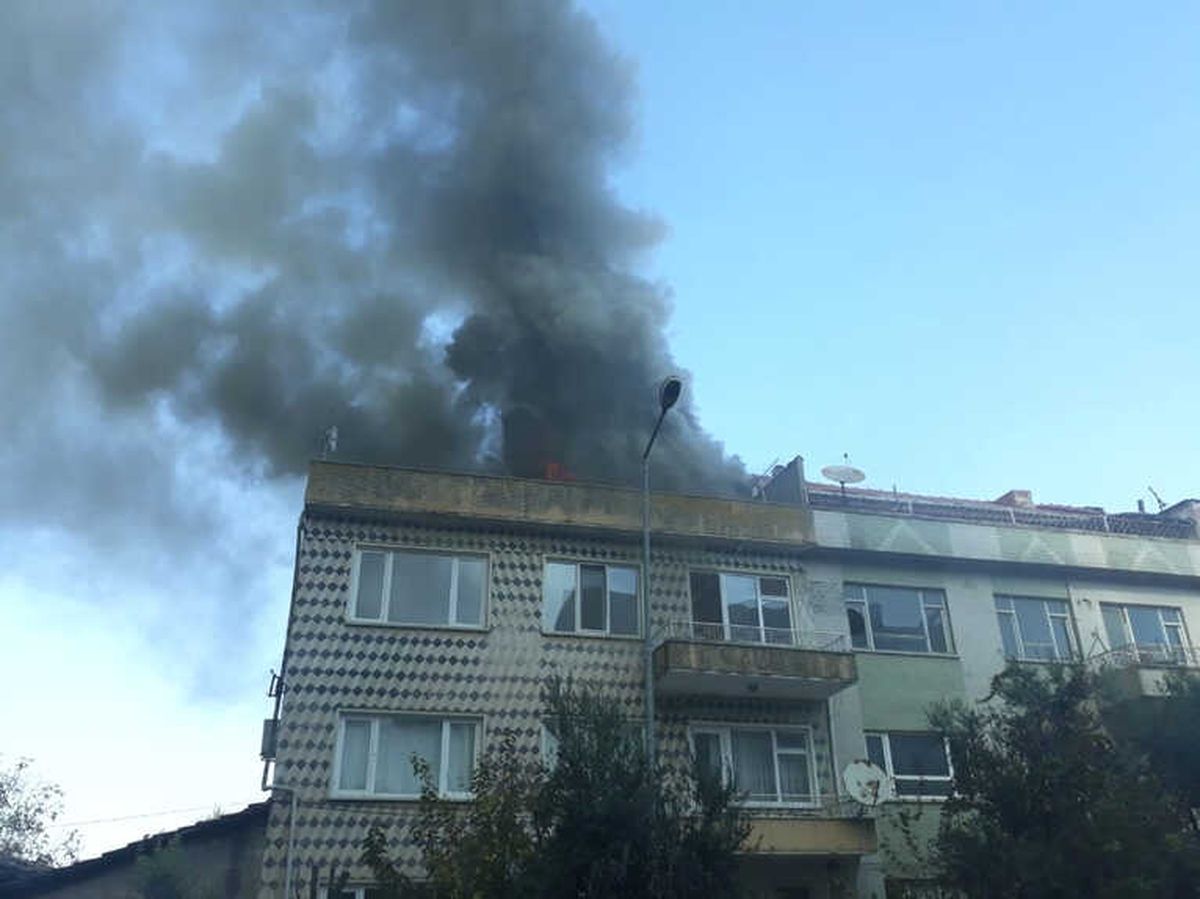 Çatı Katında Çıkan Yangın Korkuttu