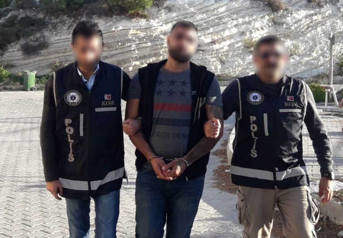 Çeşme\'de Yakalanan Uyuşturucu Satıcısı Zanlısı Tutuklandı