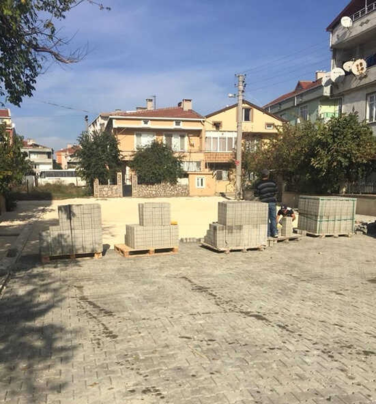 Ergene\'de Yol ve Kaldırım Çalışmaları Sürüyor