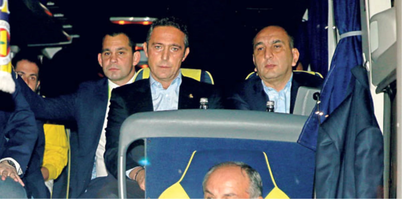 Fenerbahçe Başkanı Ali Koç, Derbi Maçın Ardından Takımı Tebrik Etti