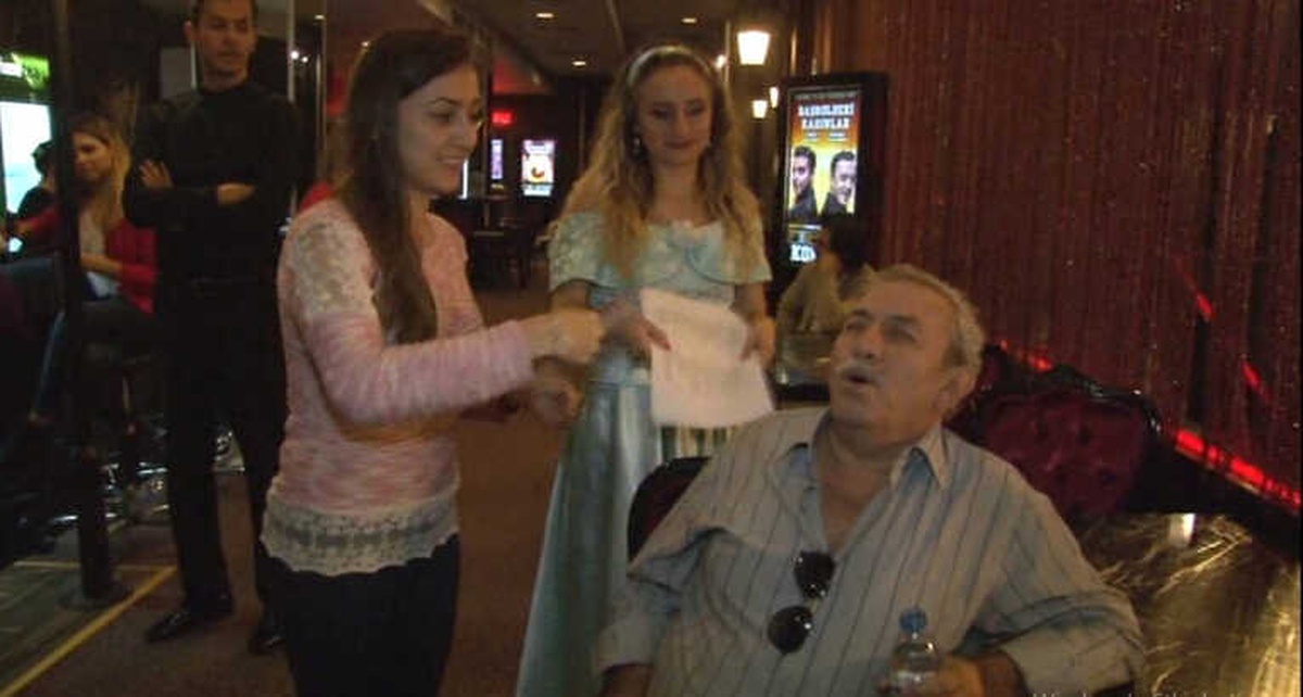 Gülmekten Bayılan Adam Bir Kez Daha Krize Girdi, Kendine Gelemedi
