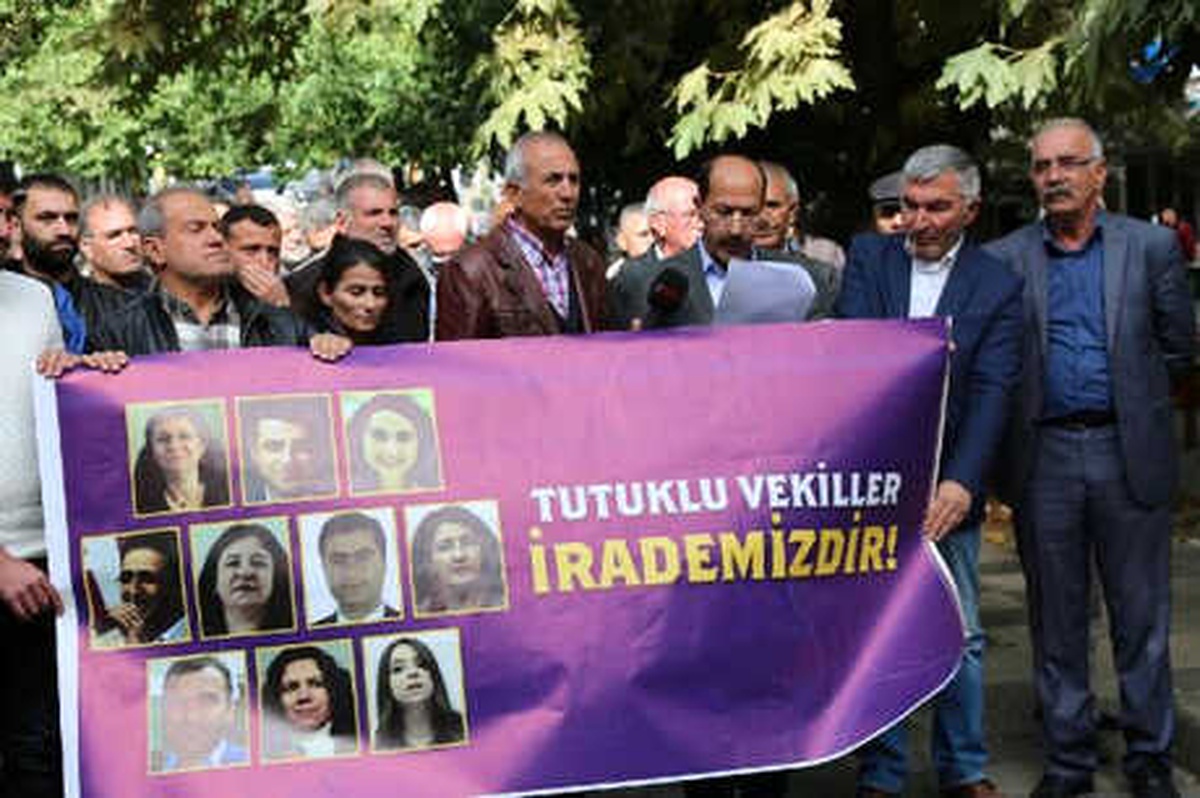 Hdp\'den 4 Kasım Gözaltılarının Yıl Dönümünde Açıklama (2)