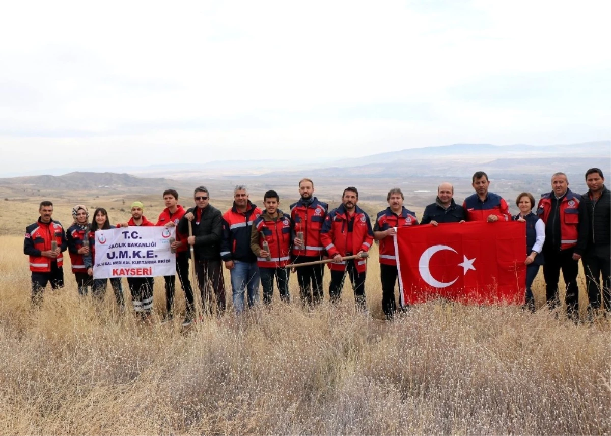 İl Sağlık Müdürlüğü Hatıra Ormanında 200 Adet Sedir Çamı Toprakla Buluştu