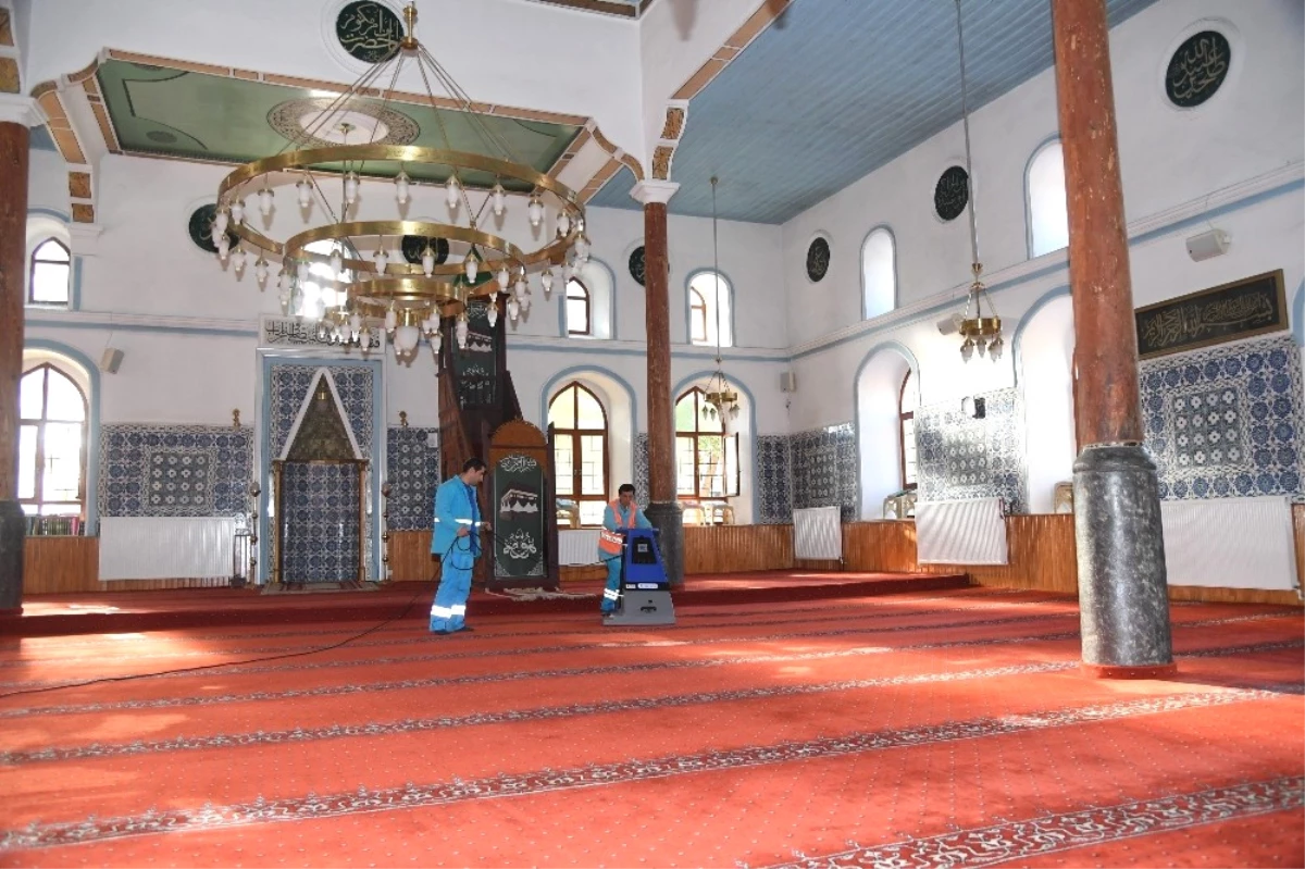 Isparta\'da Cami Temizlikleri