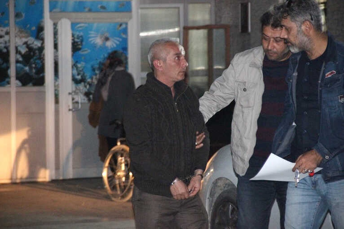 Karısını Bıçaklayan Zanlı Yolda Yürürken Yakalandı