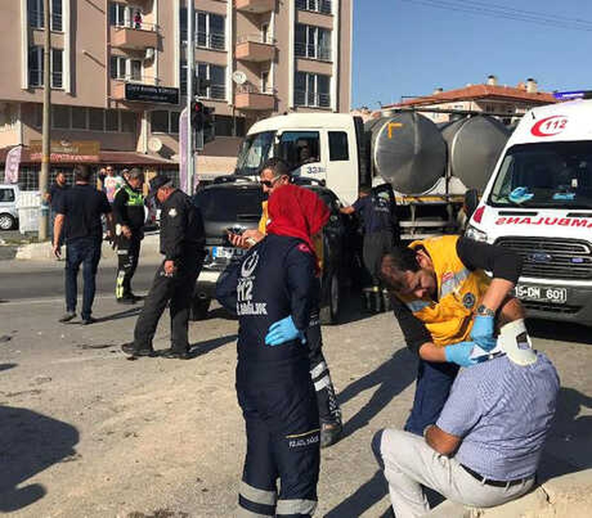 Kavşakta İki Otomobil Çarpıştı: 5 Yaralı