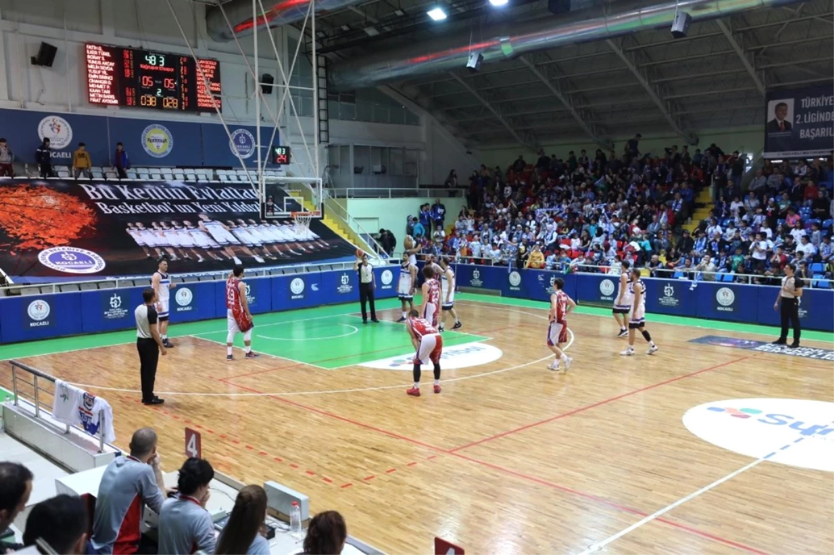 Kocaeliler, Kağıtspor Erkek Basketbol Takımı\'nı Yalız Bırakmadı