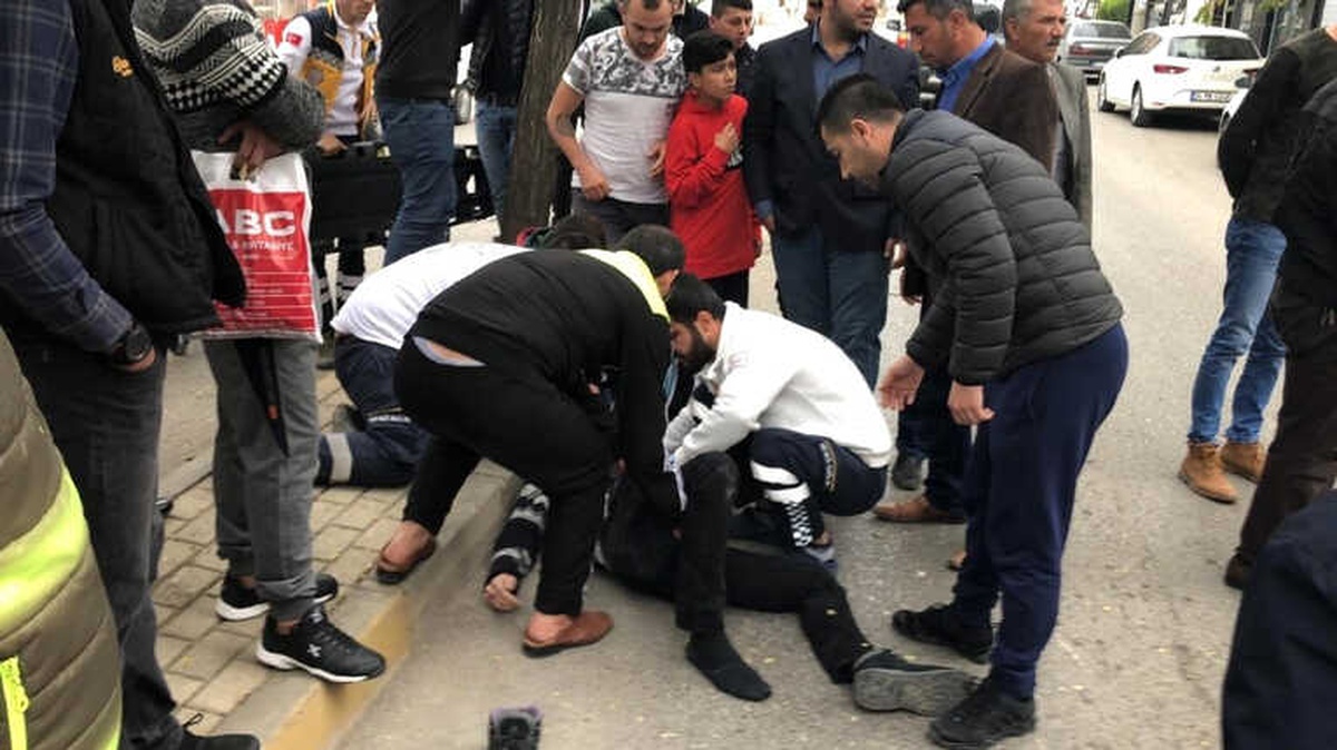Motosiklet ile Hafif Ticari Araç Çarpıştı: 1 Yaralı