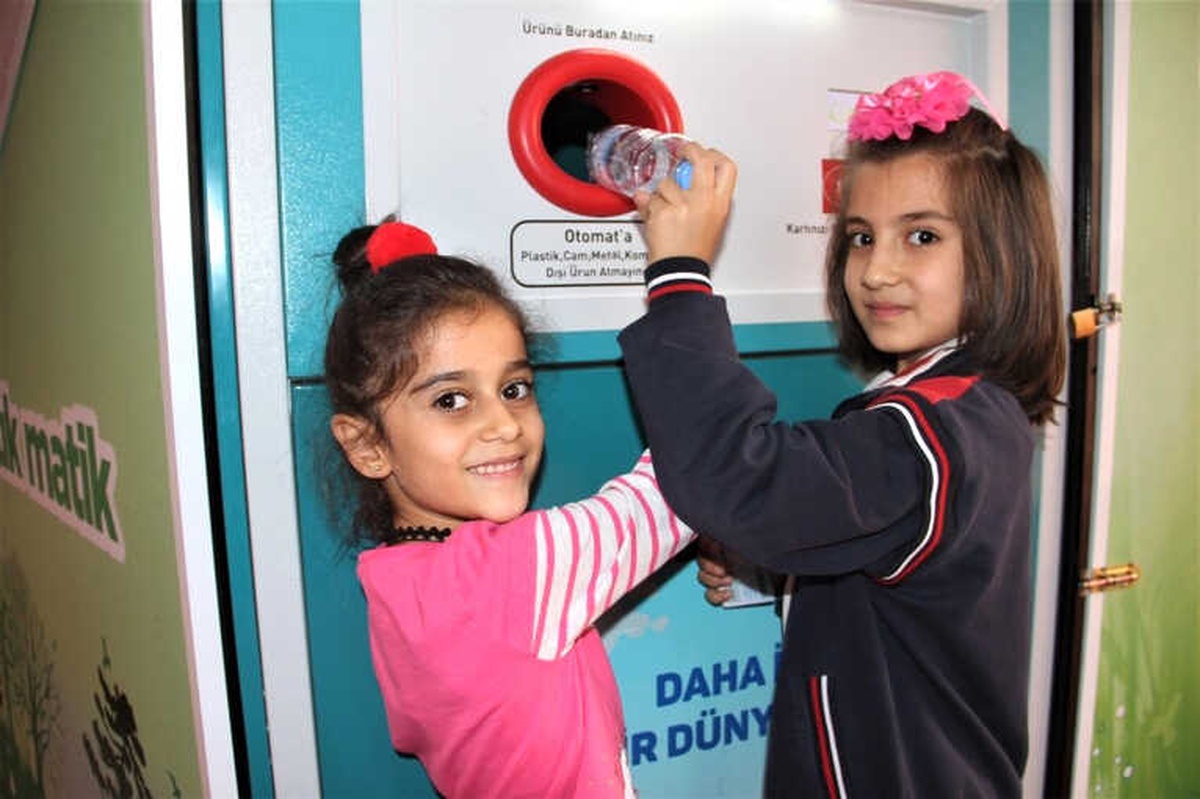 Okulda Atıklar Puana Dönüşüyor, Alışverişte Kullanılıyor