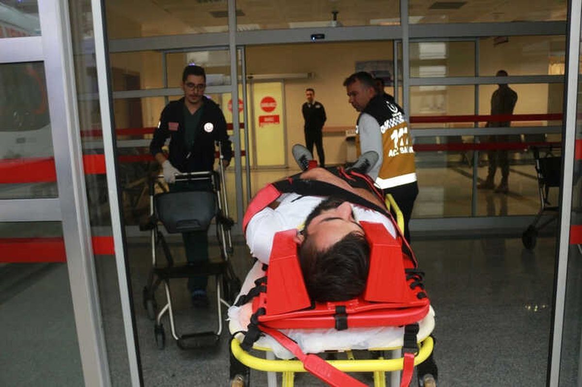 Otomobille Tır Çarpıştı: 4 Yaralı