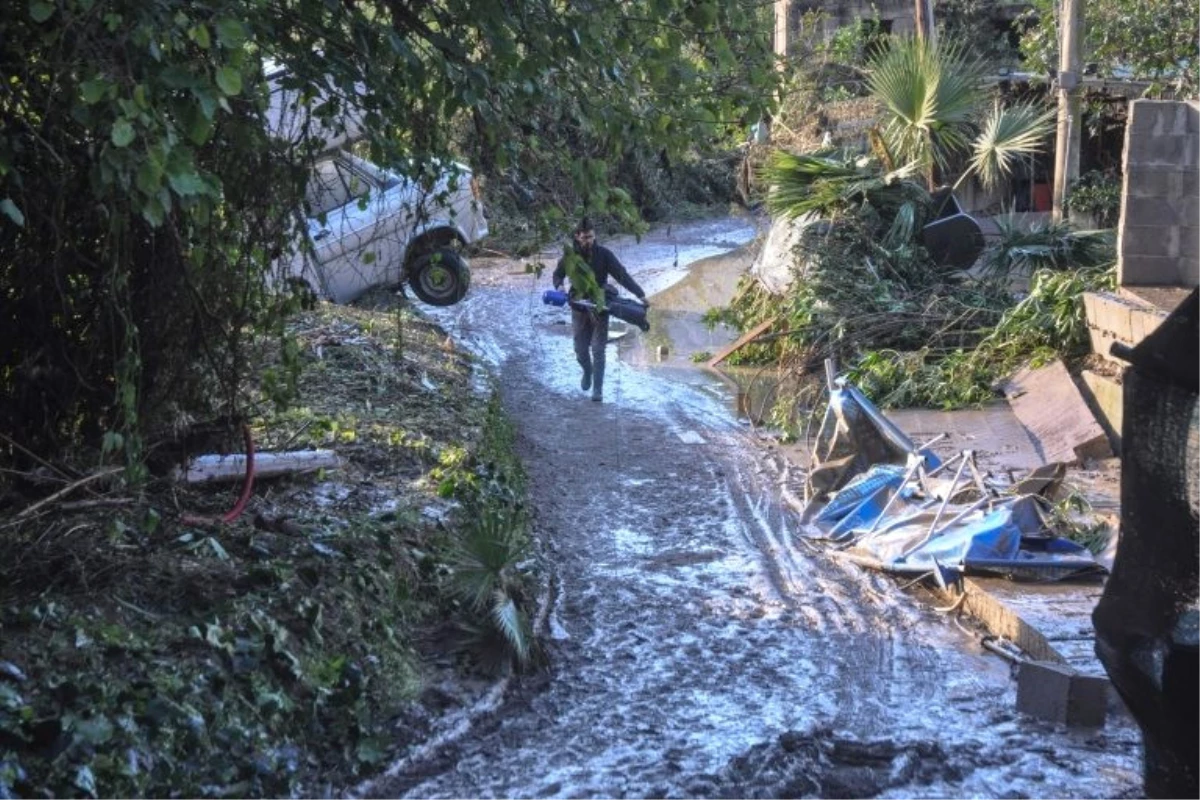 Sicilya\'da Aşırı Yağış ve Sel Yüzünden 12 Kişi Hayatını Kaybetti